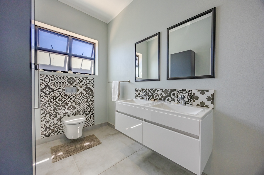 4 Bedroom Property for Sale in Crofters Valley Western Cape